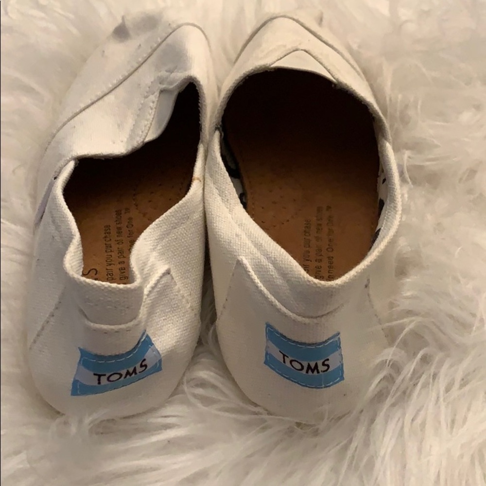 Toms white slip Ins sz 8